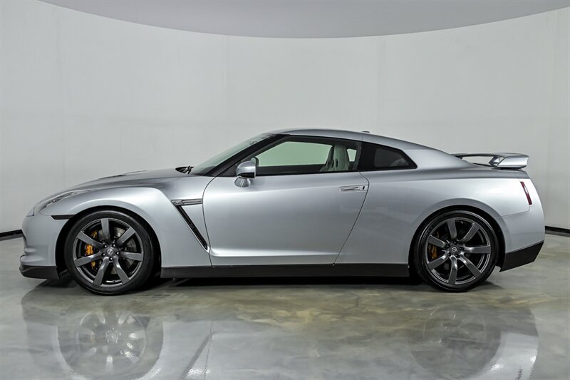 Used 2009 Nissan GT-R Premium AWD/4WD image 7
