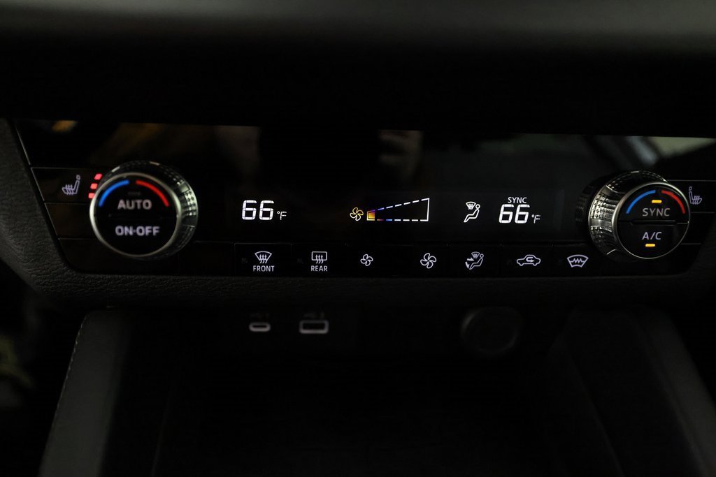 Used 2023 Mitsubishi Outlander SE image 29