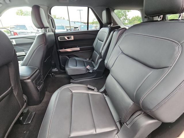 Used 2024 Ford Explorer XLT w/ Equipment Group 202A AWD/4WD image 27