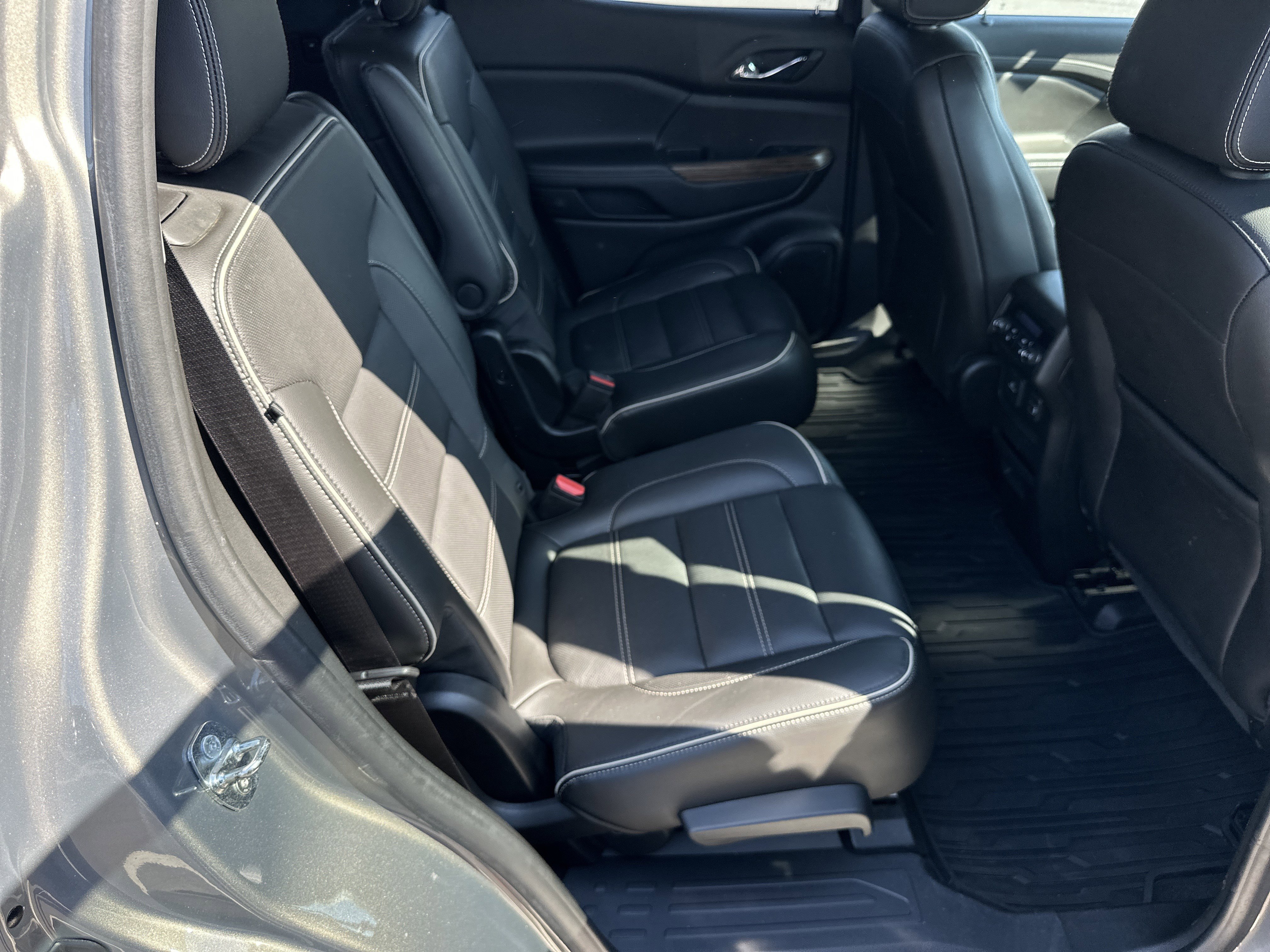 Certified 2019 GMC Acadia Denali w/ Technology Package image 16