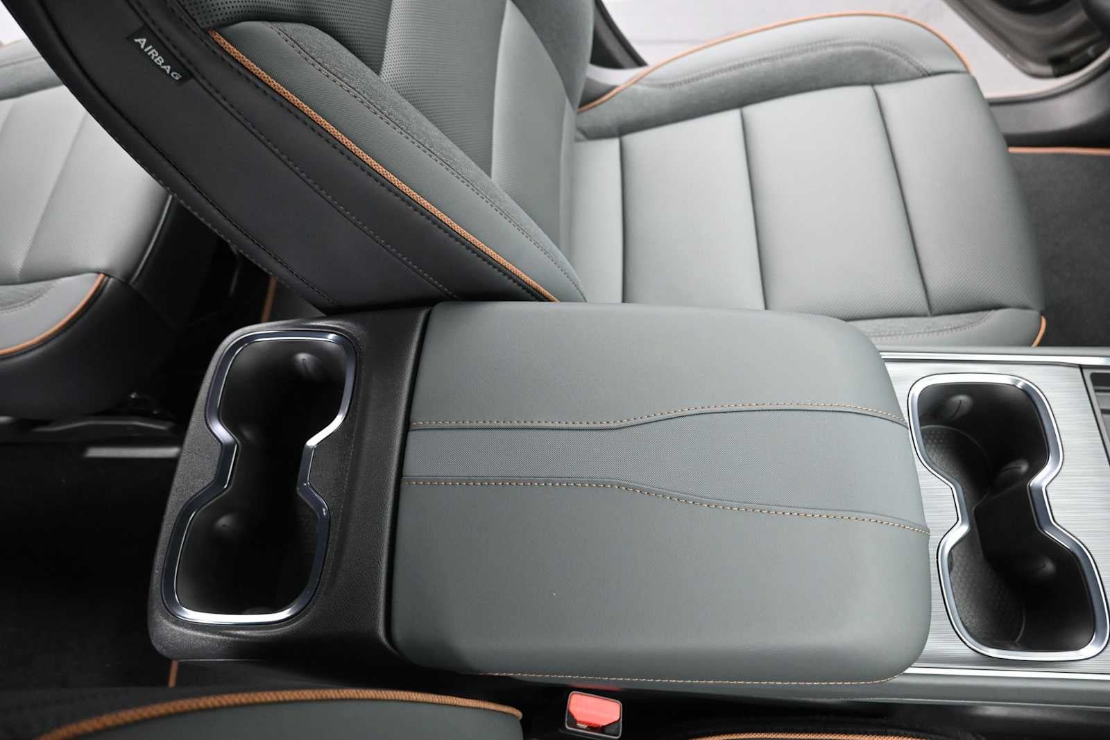 New 2026 GMC Acadia AT4 w/ Luxury Package AWD/4WD image 21