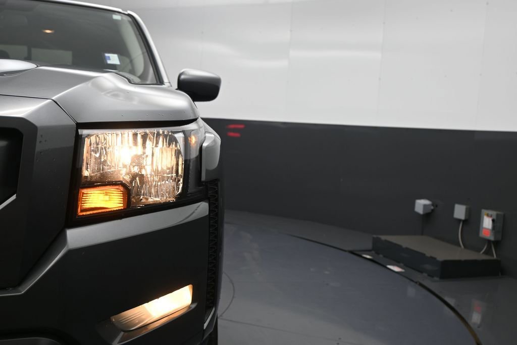 Used 2024 Nissan Frontier SV w/ SV Convenience Package RWD image 10