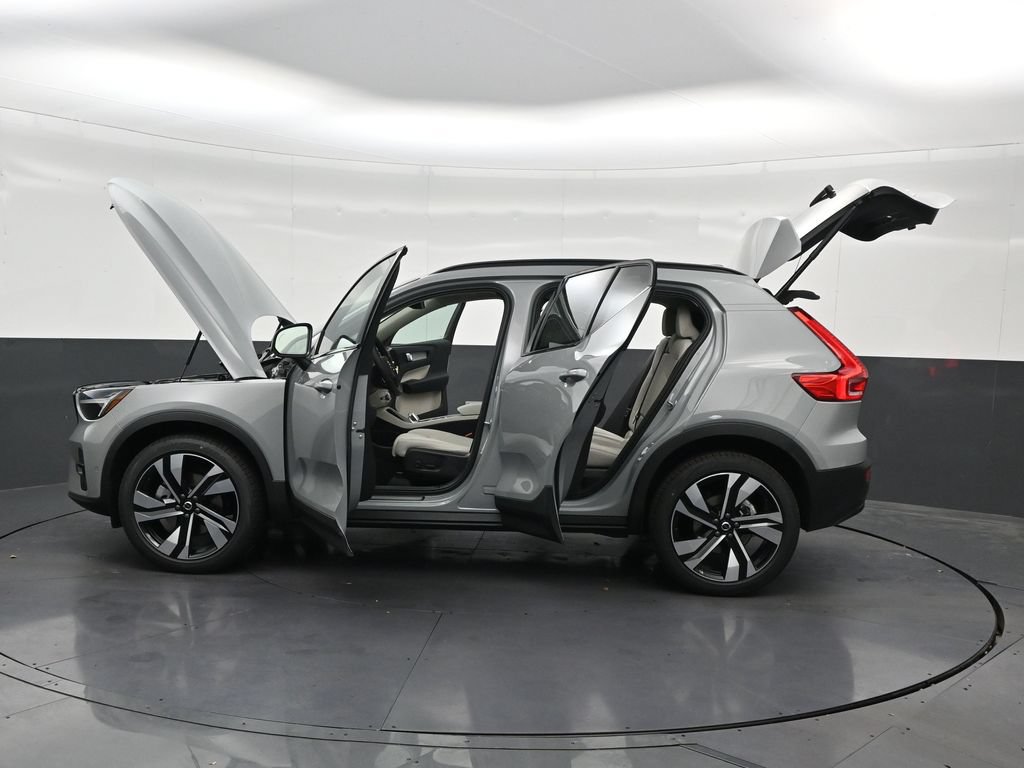 New 2026 Volvo XC40 B5 Plus w/ Protection Package Premier AWD/4WD image 31