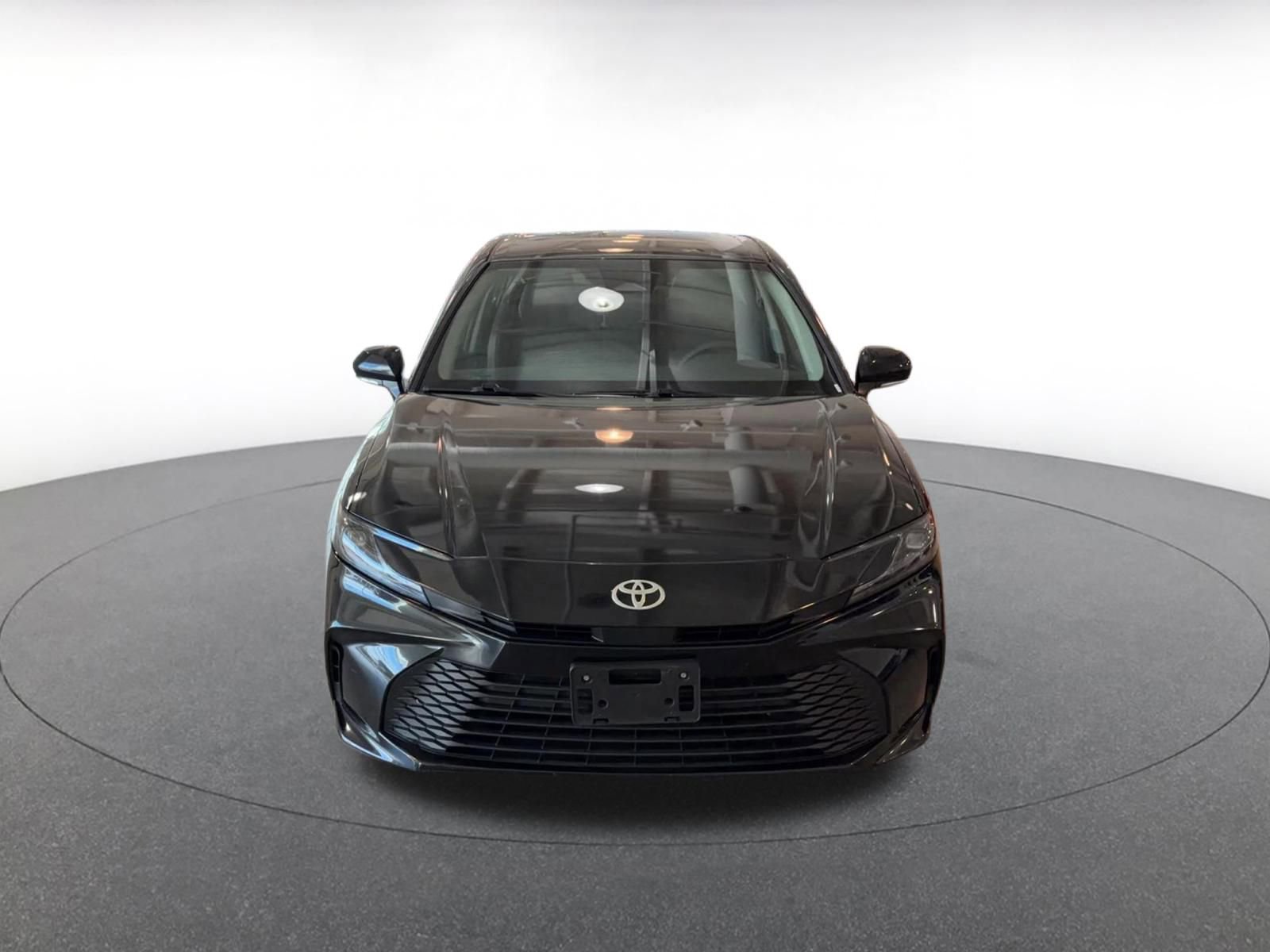 Used 2025 Toyota Camry LE image 4