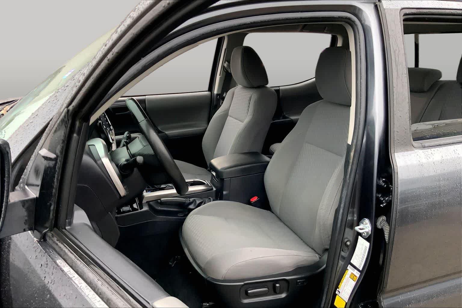 Used 2022 Toyota Tacoma SR5 RWD image 8