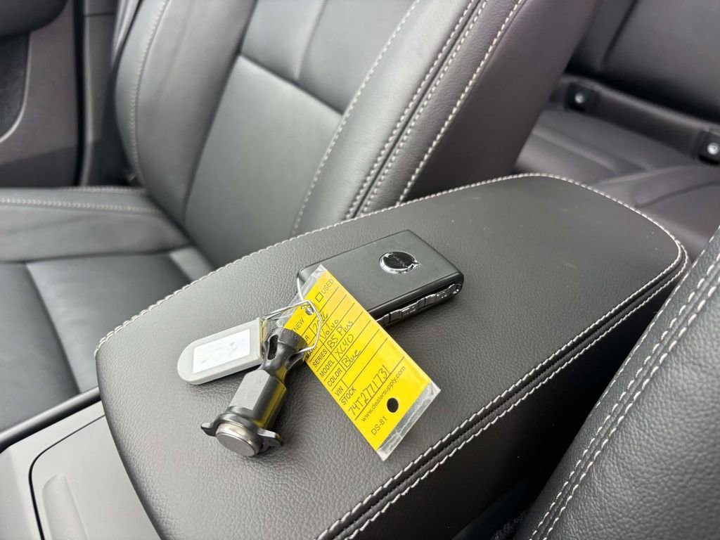 New 2026 Volvo XC40 B5 Plus w/ Protection Package Premier image 34