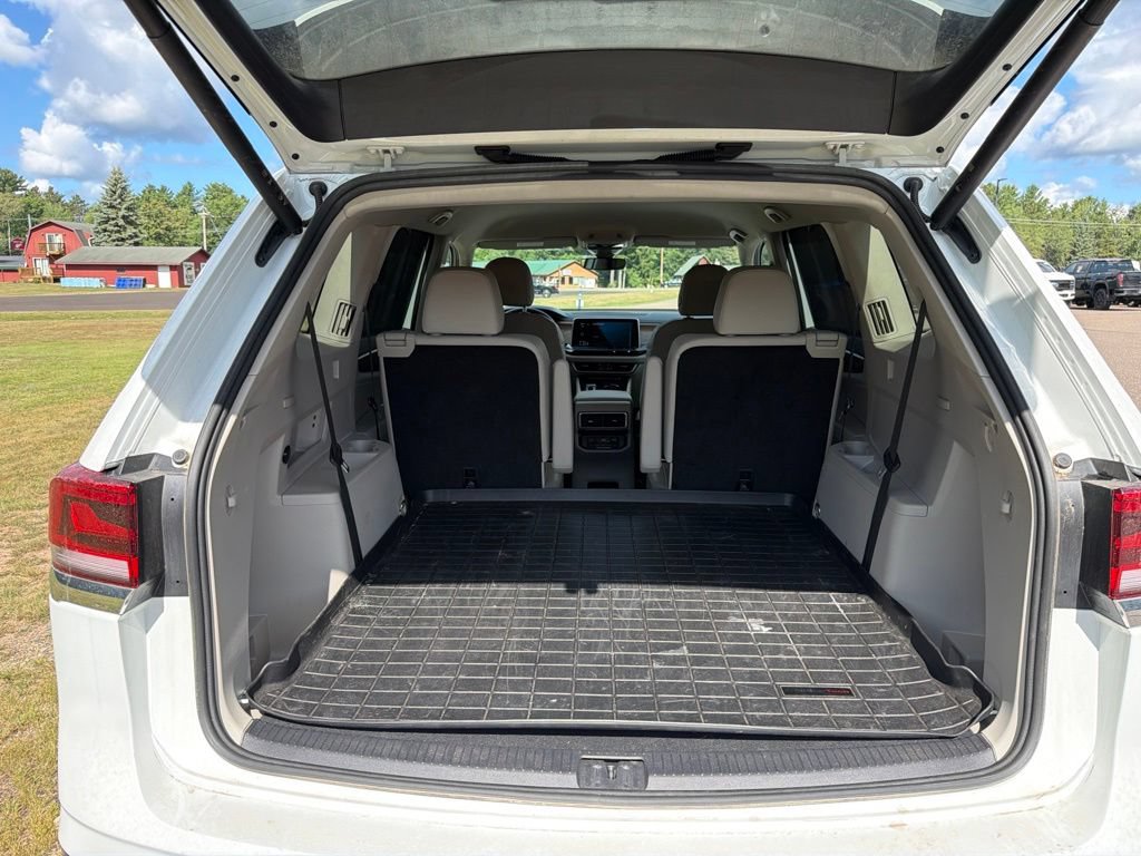 Used 2025 Volkswagen Atlas SE AWD/4WD image 6