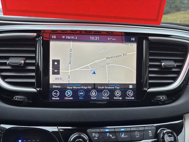 Used 2020 Chrysler Pacifica Touring-L Plus w/ Advanced Safetytec Group FWD image 20