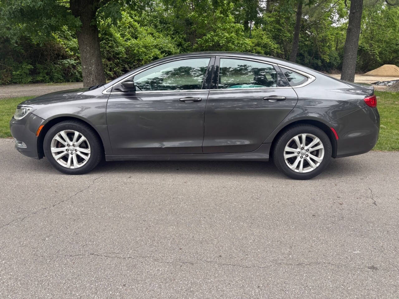 Used 2015 Chrysler 200 Limited w/ Convenience Group FWD image 5