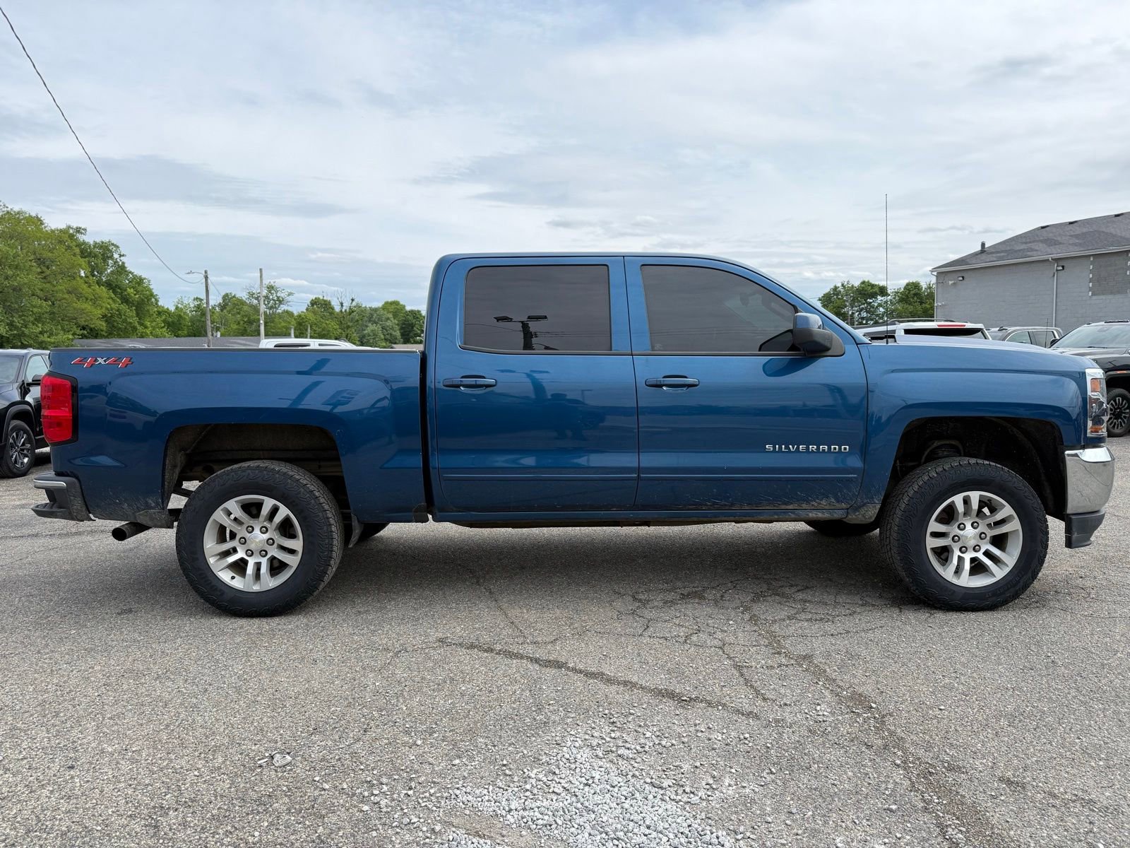 Used 2018 Chevrolet Silverado 1500 LT w/ All Star Edition AWD/4WD image 8