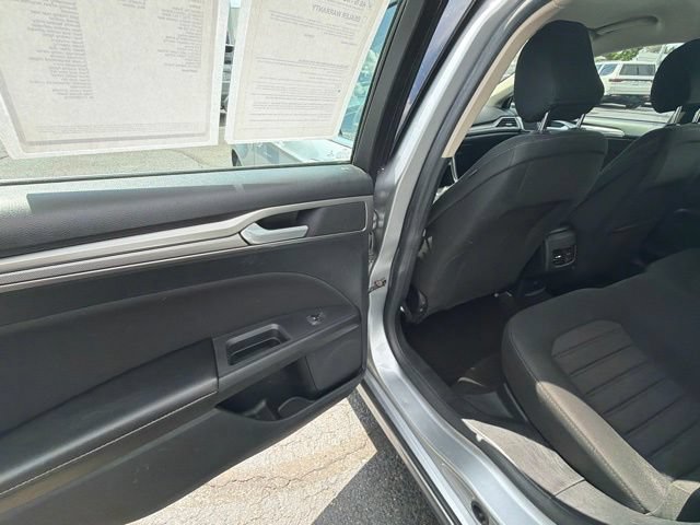 Used 2020 Ford Fusion SE FWD image 12