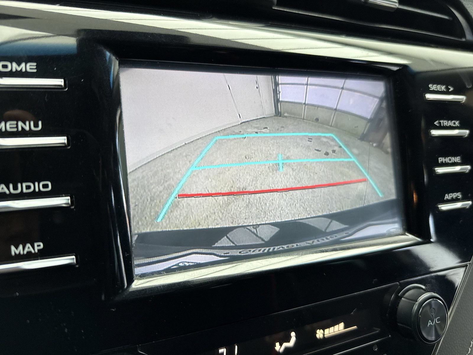 Used 2019 Toyota Camry SE FWD image 19