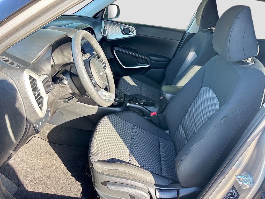 Used 2023 Kia Soul LX image 19