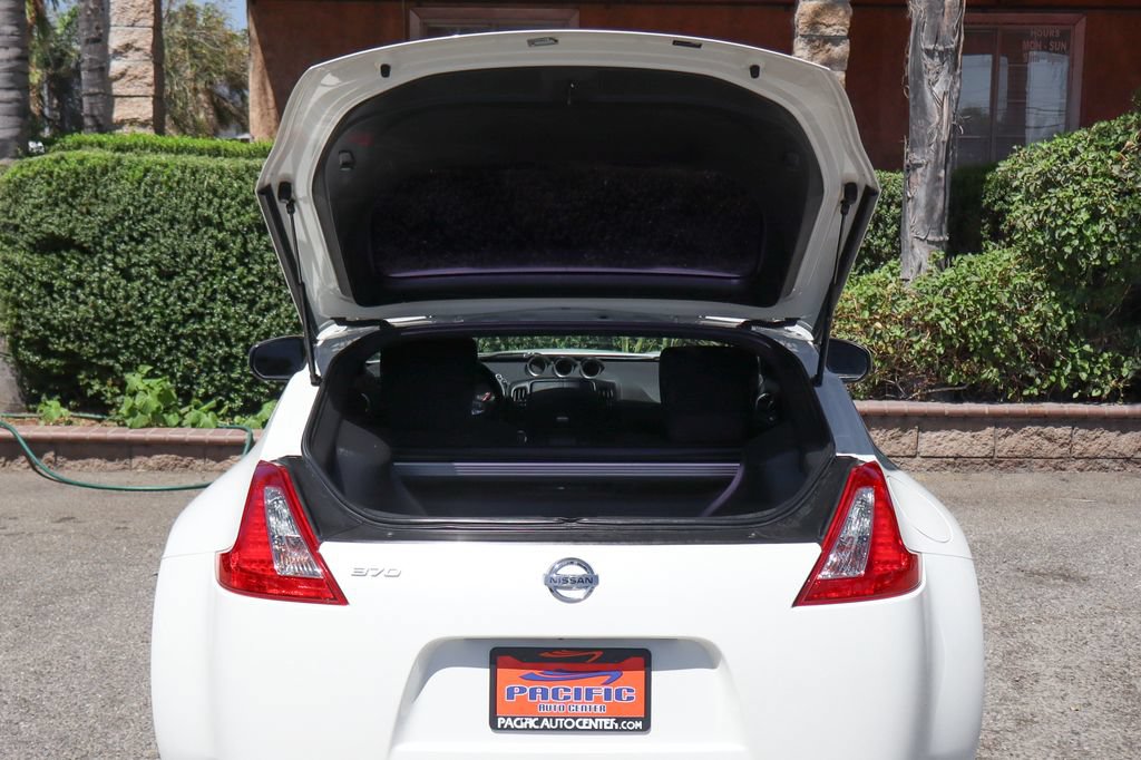 Used 2017 Nissan 370Z Coupe RWD image 8