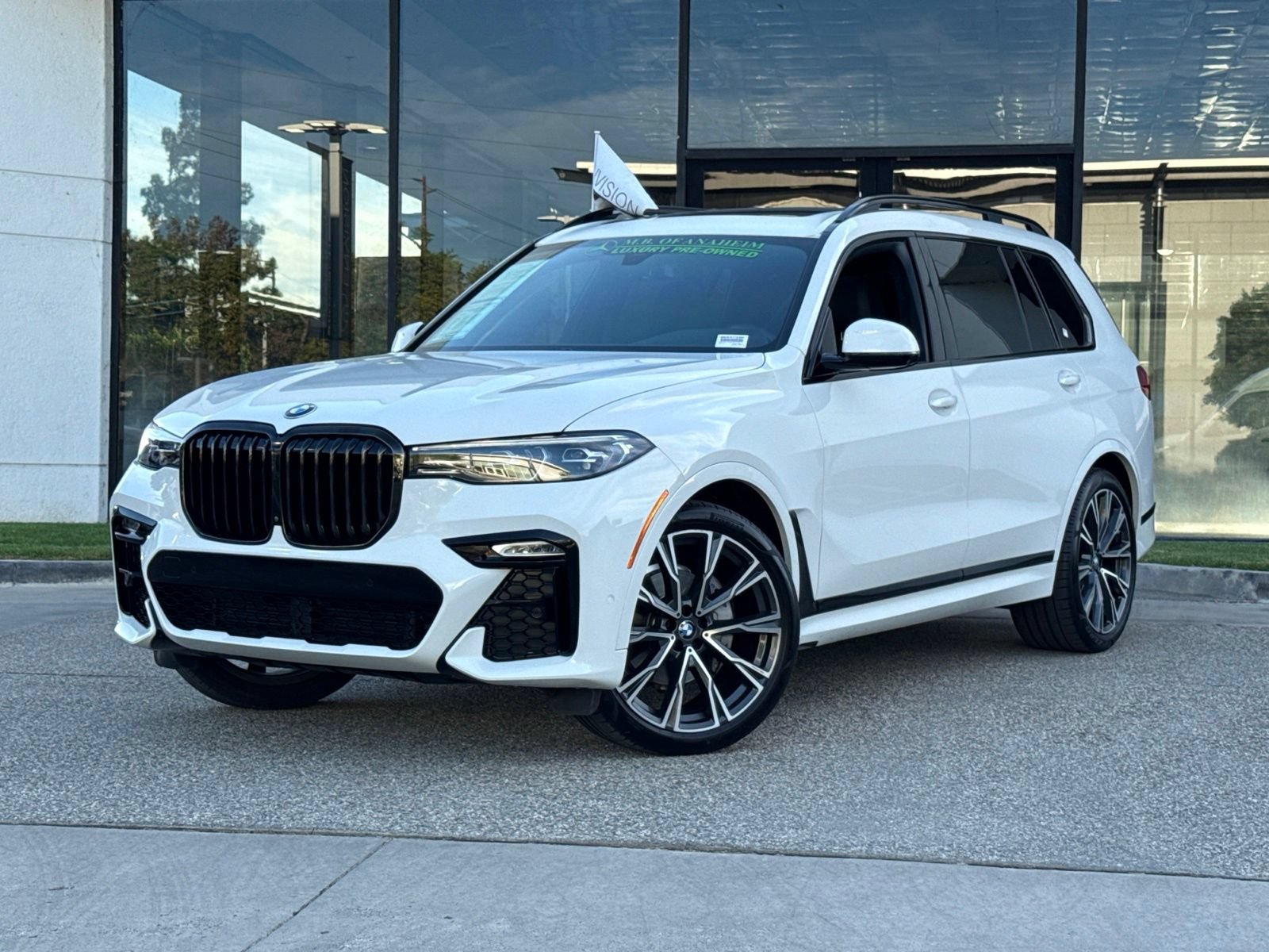 Used 2022 BMW X7 xDrive40i w/ M Sport Package AWD/4WD image 2