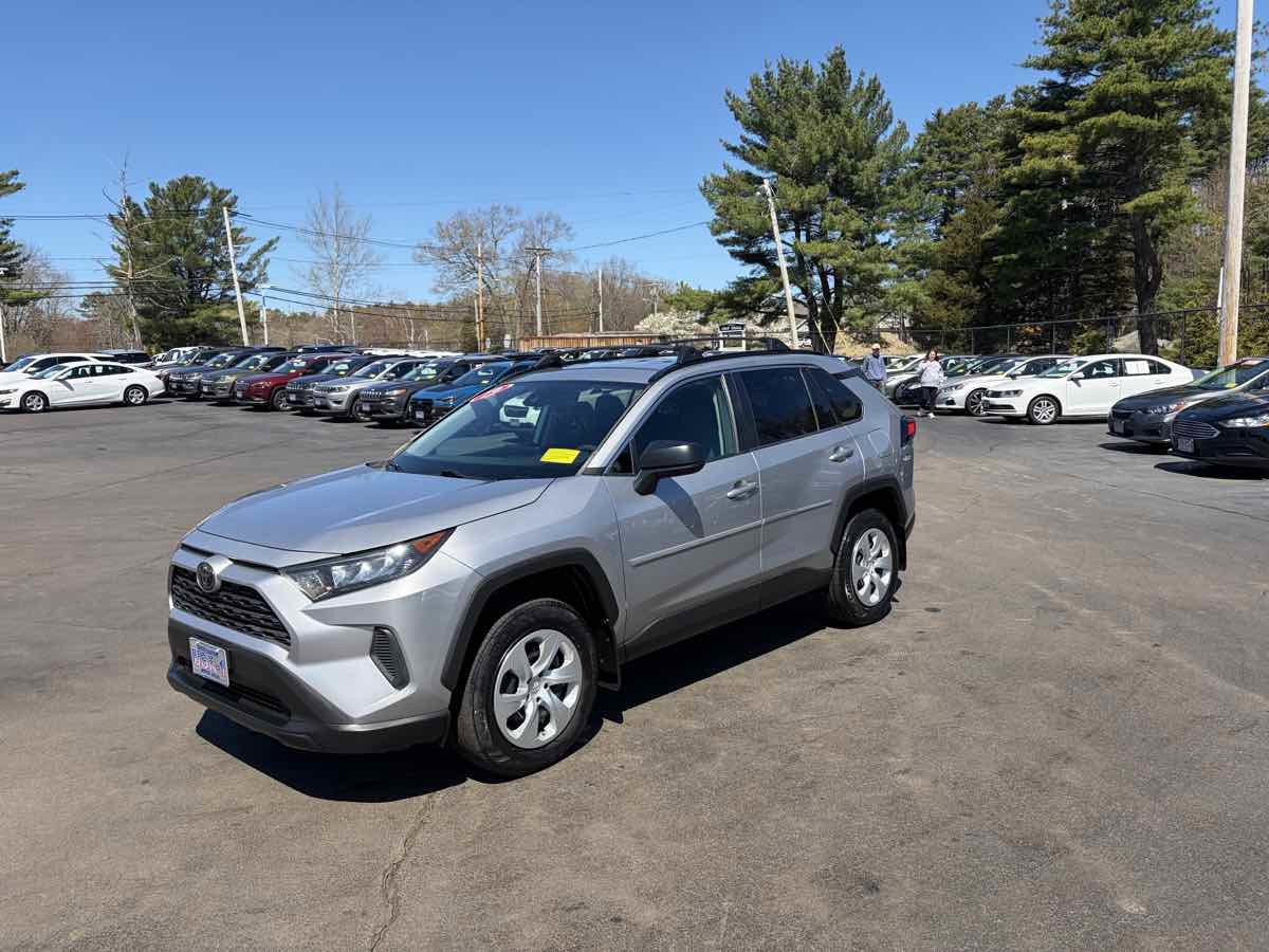Used 2019 Toyota RAV4 LE AWD/4WD image 1