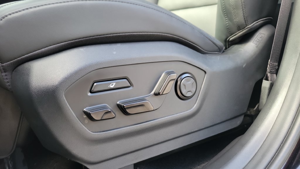 Certified 2025 Hyundai Santa Fe Calligraphy FWD image 16