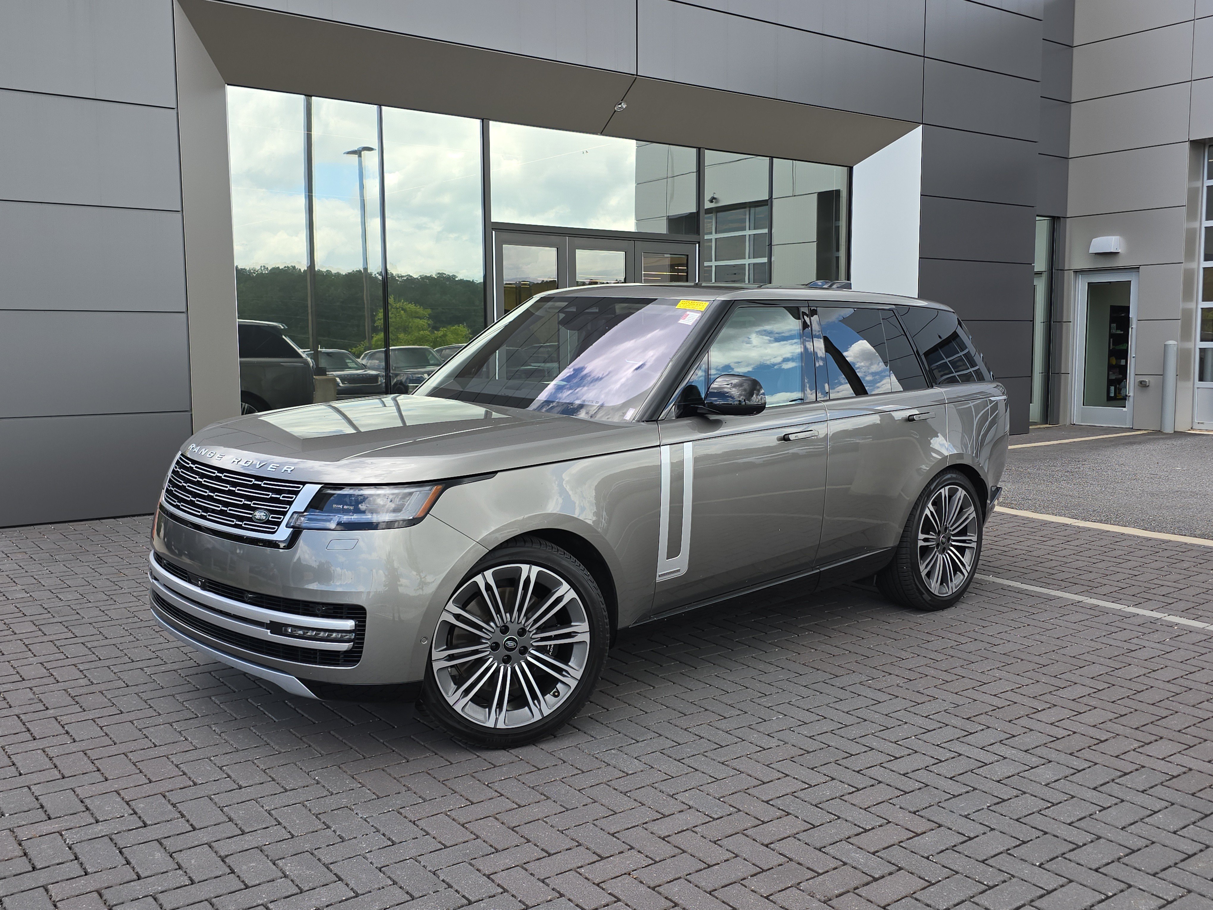 Certified 2023 Land Rover Range Rover Autobiography AWD/4WD image 1