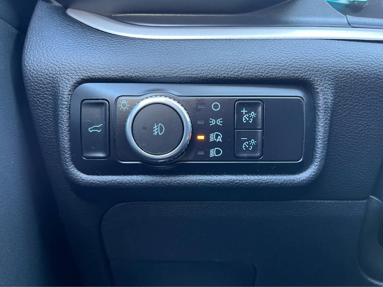 Used 2023 Ford Explorer XLT w/ Equipment Group 202A image 17