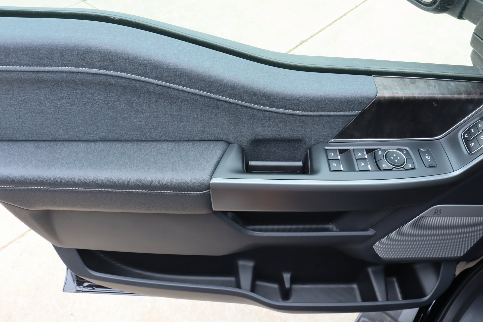 New 2026 Ford F250 Lariat w/ Black Appearance Package image 18