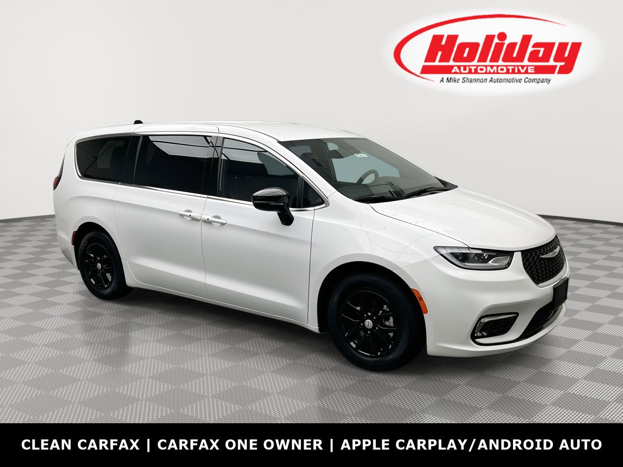 Used 2025 Chrysler Pacifica Select