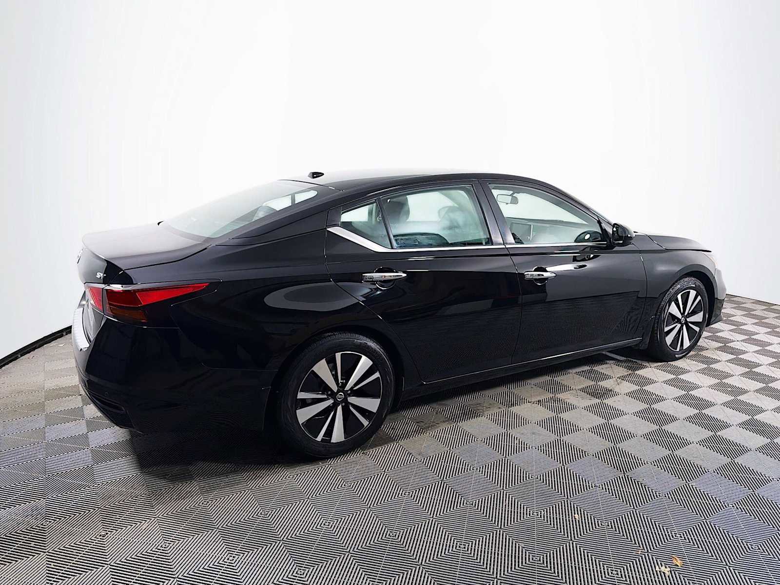 Used 2022 Nissan Altima 2.5 SV image 4