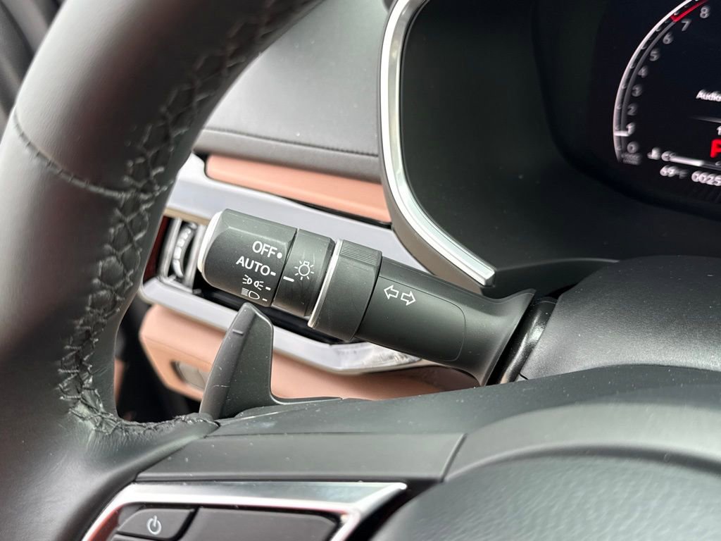 Certified 2025 Acura MDX w/ Technology Package image 25