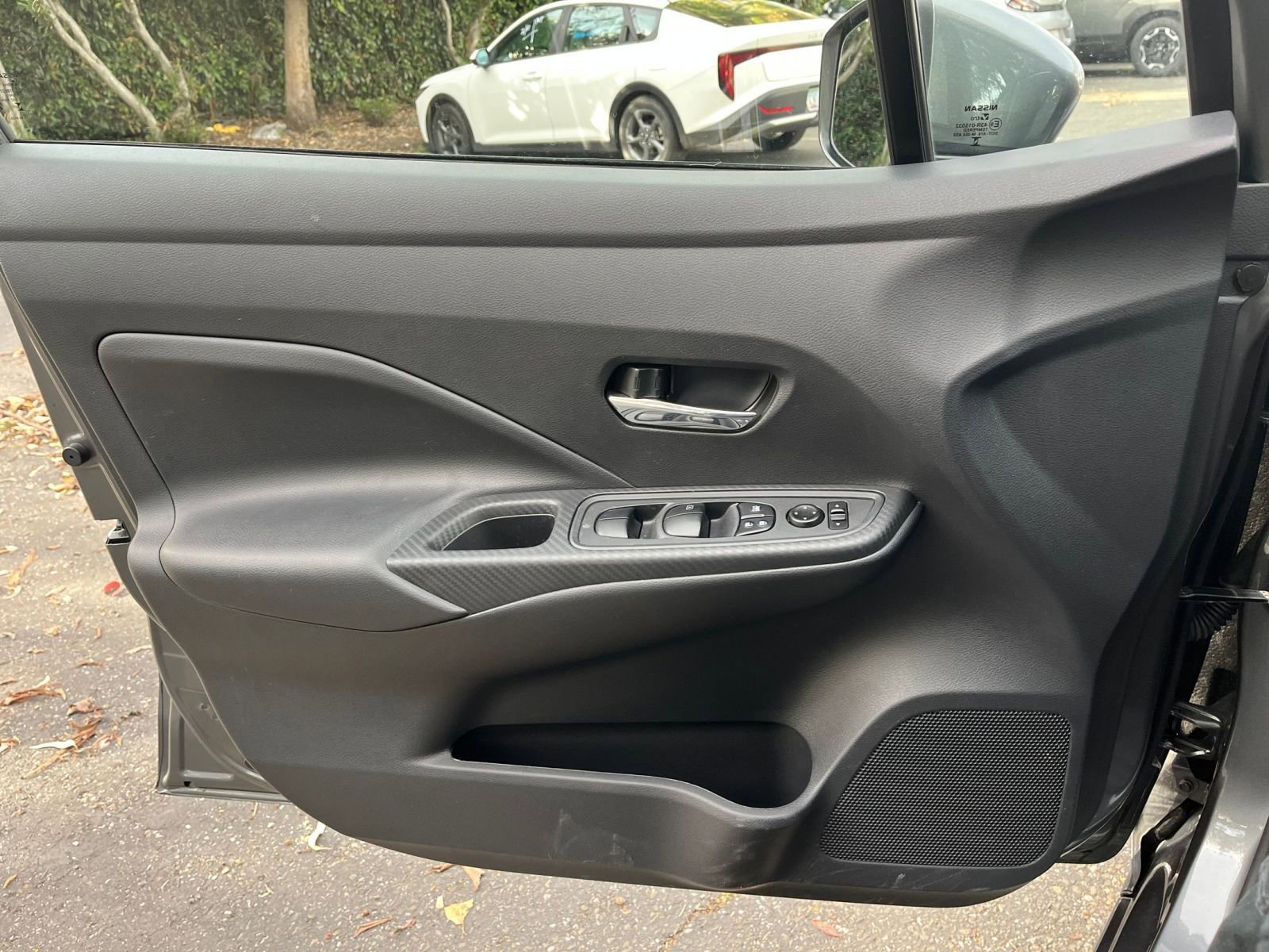 Used 2025 Nissan Versa SV image 18