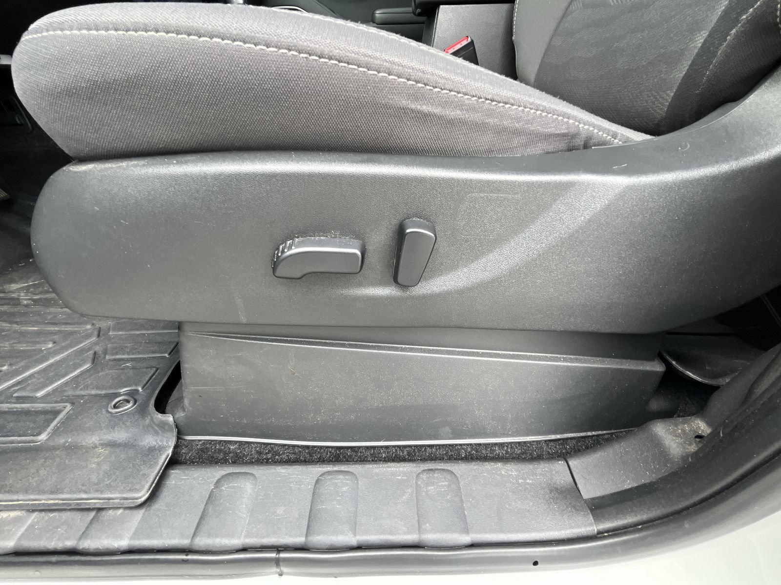 Used 2024 Nissan Frontier SV RWD image 16