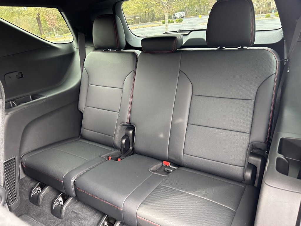 Used 2025 Chevrolet Traverse RS image 44
