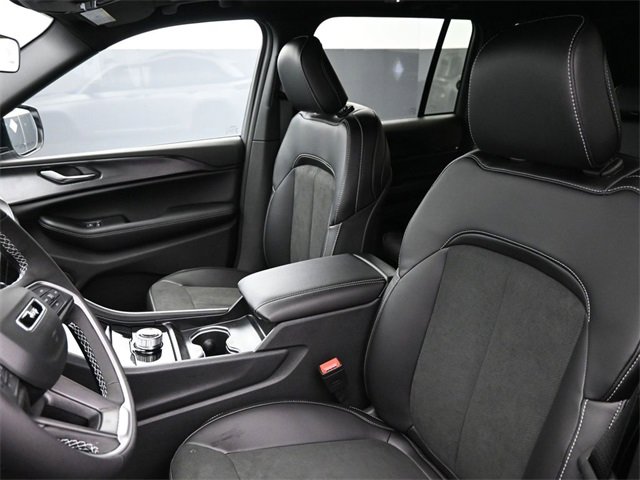 New 2025 Jeep Grand Cherokee Altitude image 12