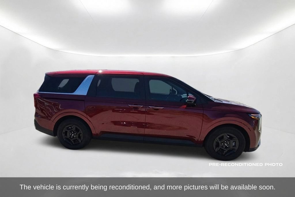 Used 2025 Kia Carnival FWD image 4