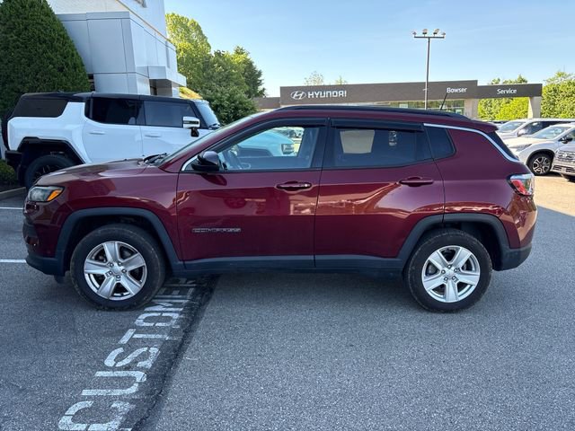 Used 2022 Jeep Compass Latitude w/ Convenience Group AWD/4WD image 2