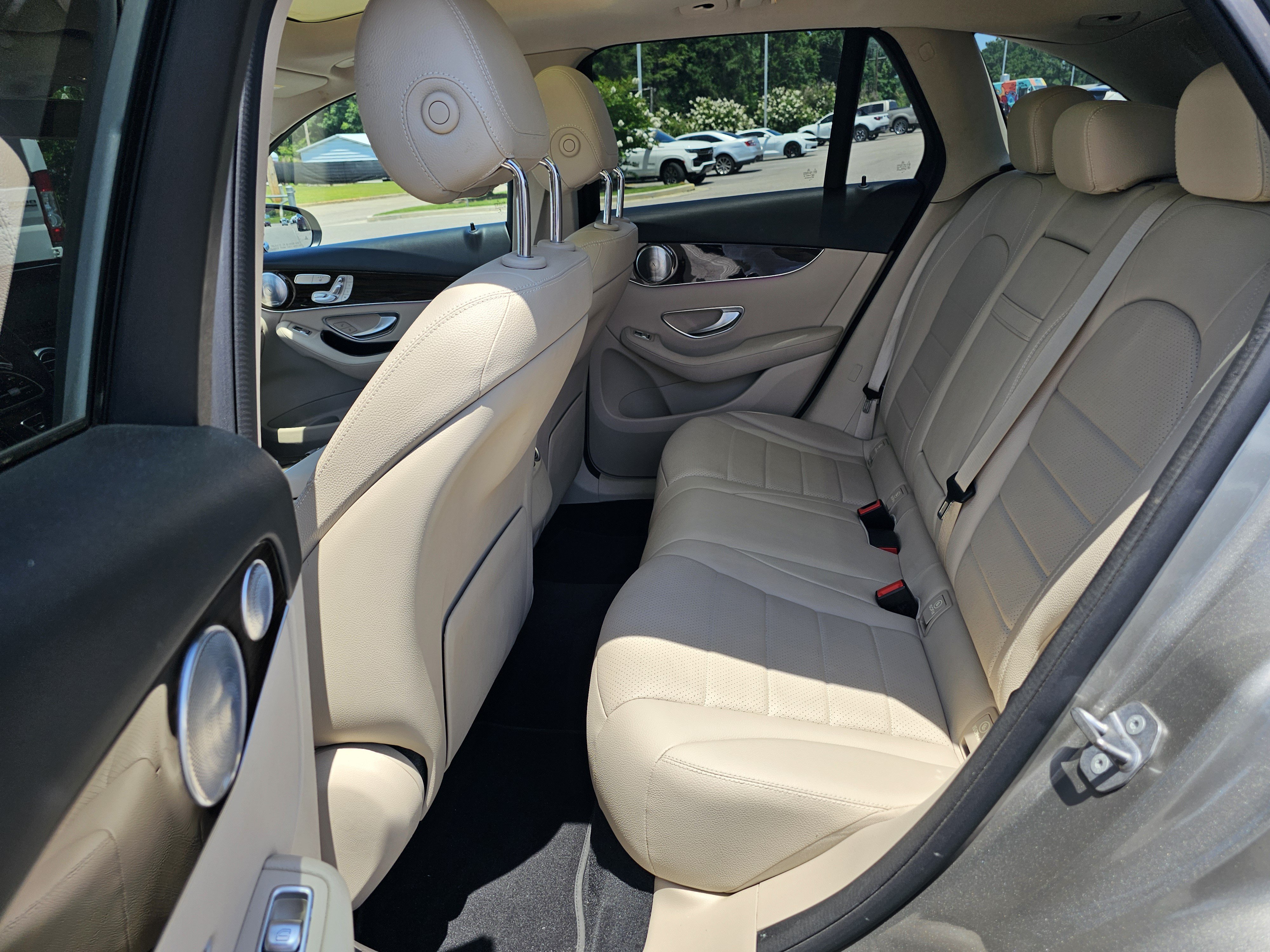 Used 2020 Mercedes-Benz GLC 300 image 30