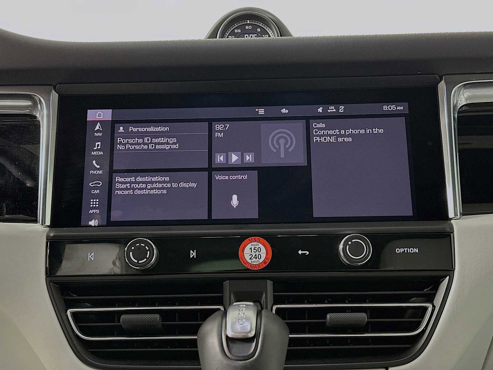 Certified 2025 Porsche Macan image 17