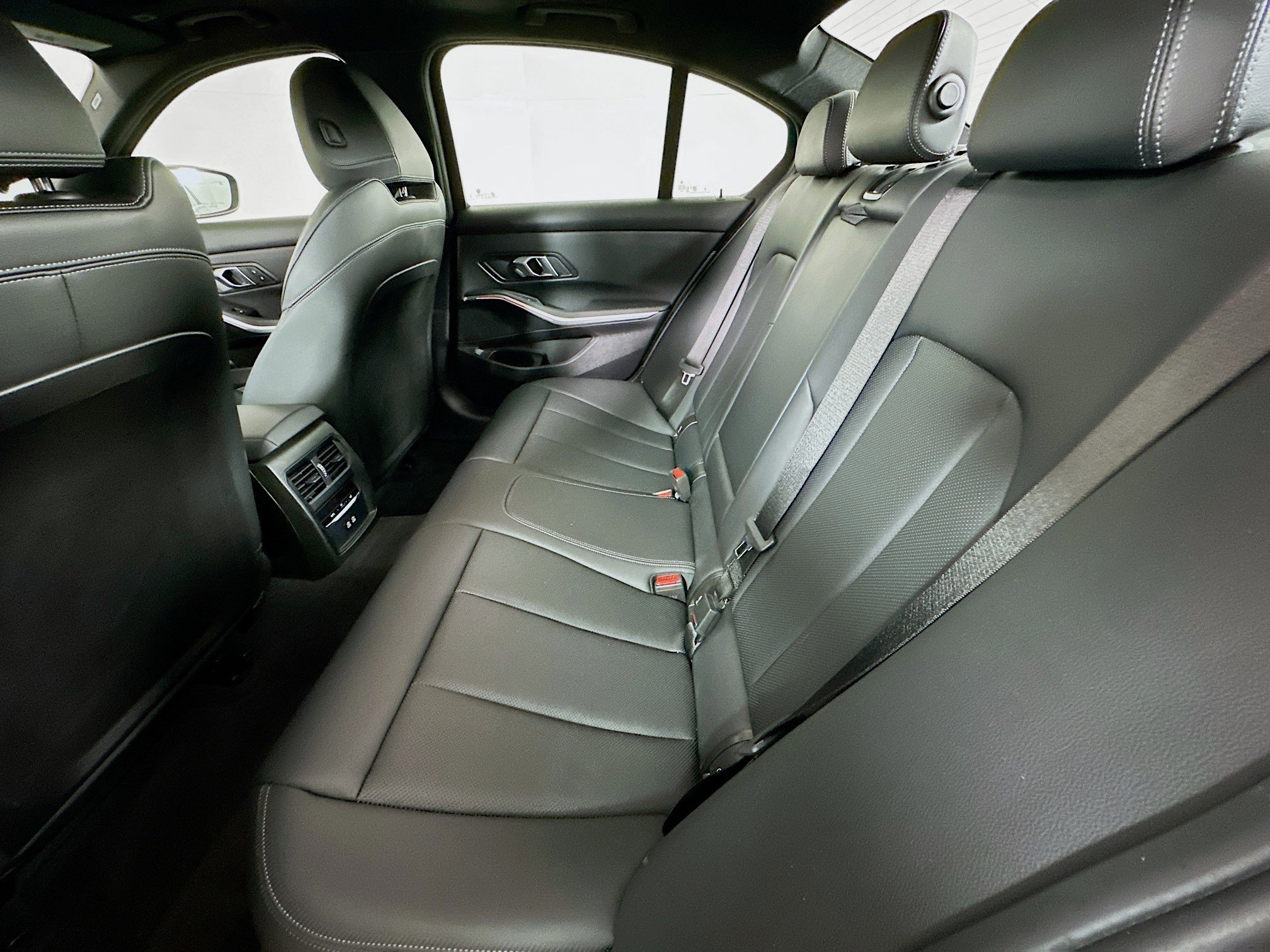 Used 2025 BMW 330i Sedan image 29