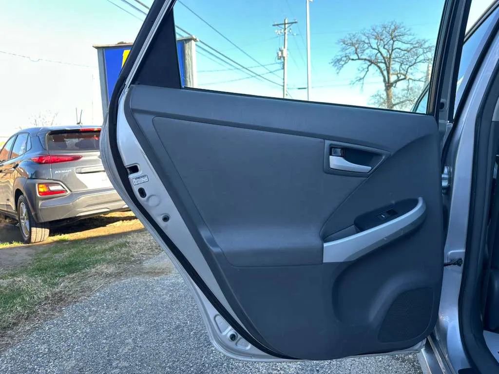 Used 2010 Toyota Prius Five image 16