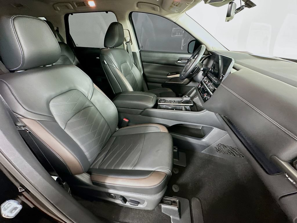Certified 2025 Nissan Pathfinder Platinum AWD/4WD image 40