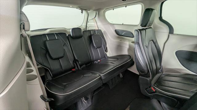 Used 2023 Chrysler Pacifica Limited FWD image 22