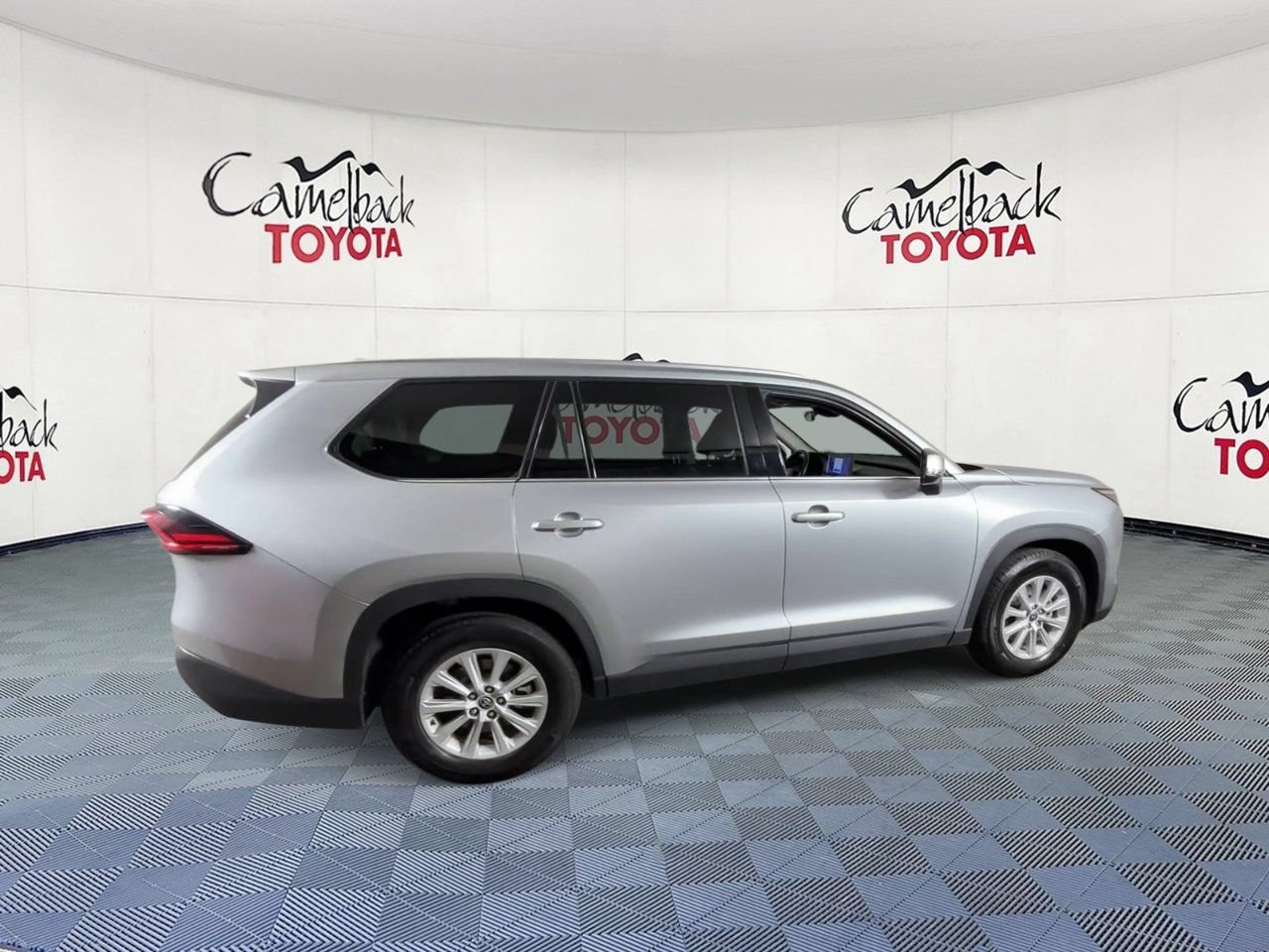 Used 2025 Toyota Grand Highlander AWD image 3