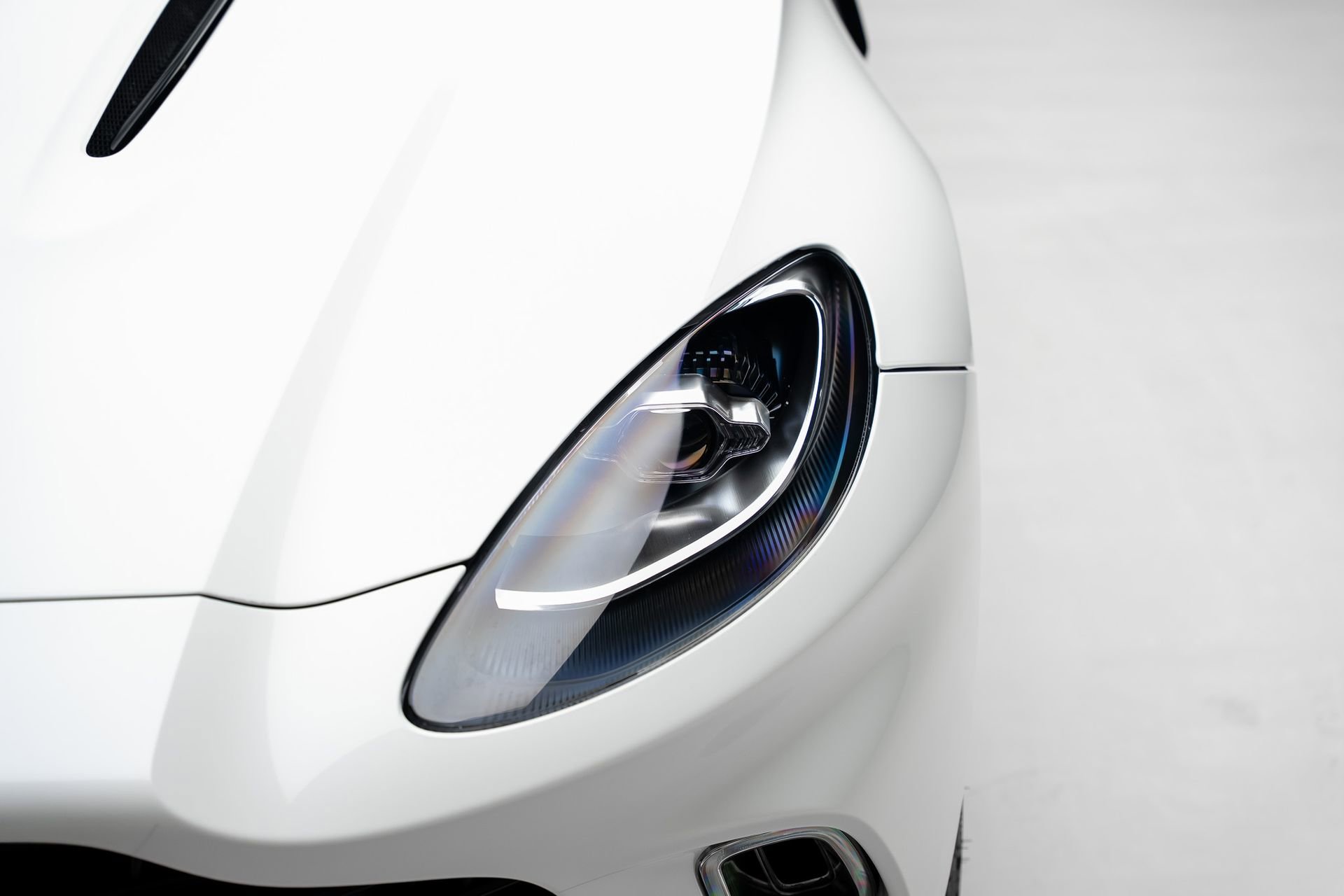 Used 2021 Aston Martin DBX AWD/4WD image 10