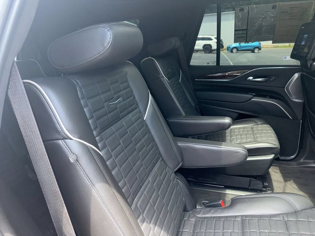 Used 2022 Cadillac Escalade Premium Luxury Platinum w/ Heavy-Duty Trailer Package AWD/4WD image 29