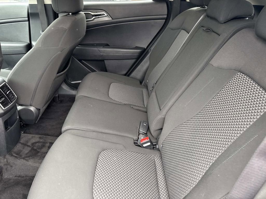 Used 2025 Kia Sportage LX AWD/4WD image 15