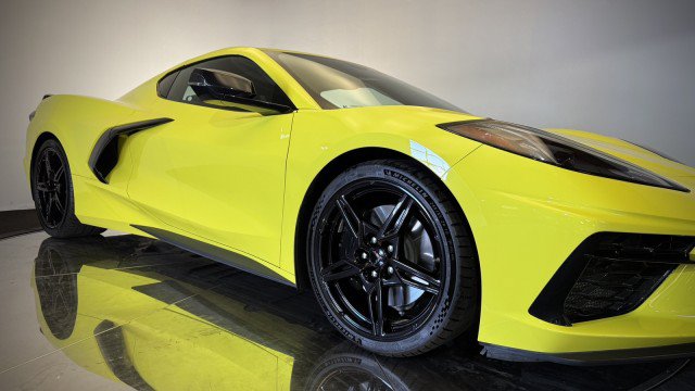 Used 2024 Chevrolet Corvette Stingray Premium Cpe w/ Z51 Performance Package RWD image 19
