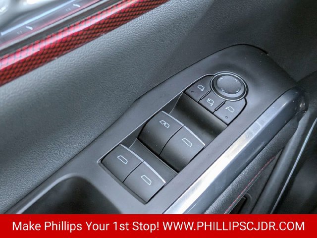Used 2025 Chevrolet Traverse RS FWD image 23