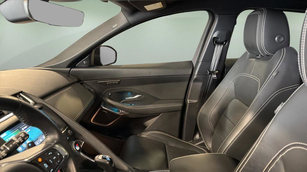 Used 2019 Jaguar E-PACE R-Dynamic HSE image 13