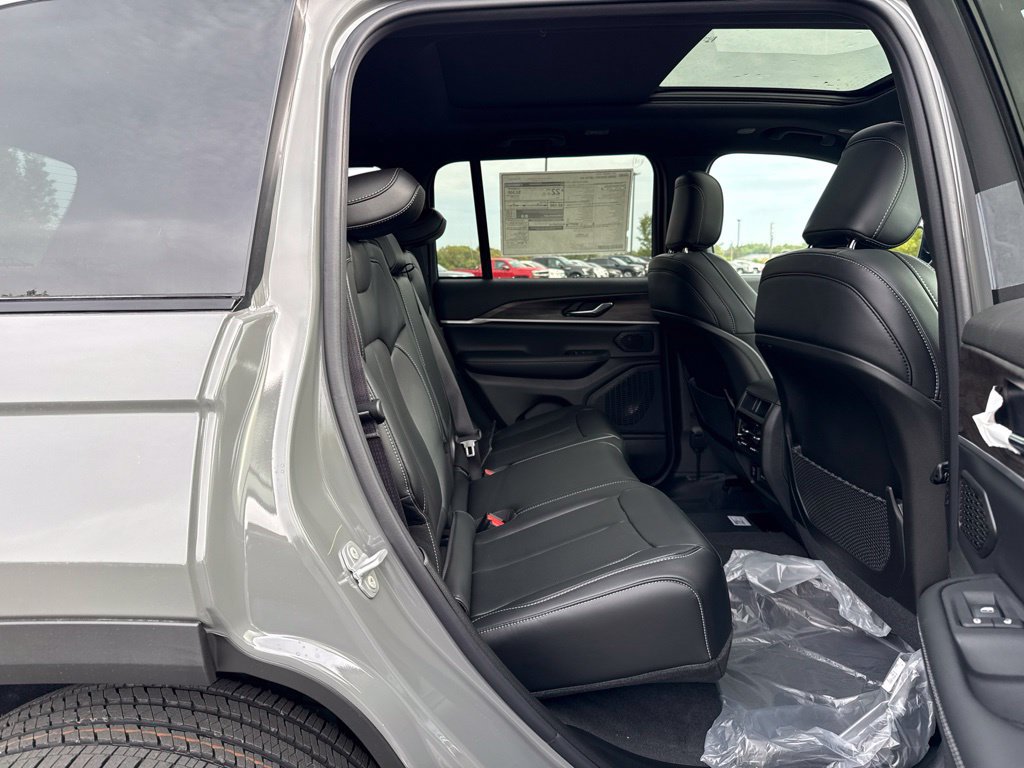 New 2027 Jeep Grand Cherokee Limited AWD/4WD image 14