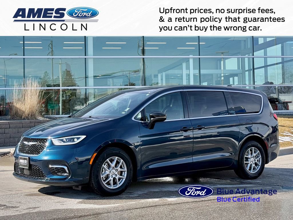 Used 2025 Chrysler Pacifica Select image 1