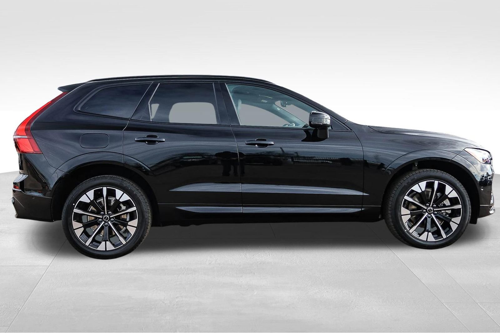New 2026 Volvo XC60 T8 Plus w/ Protection Package Premier image 4