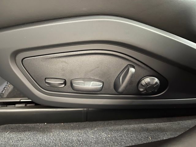 New 2025 Porsche Taycan 4S image 35